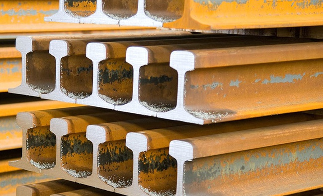 用过的铁轨废钢