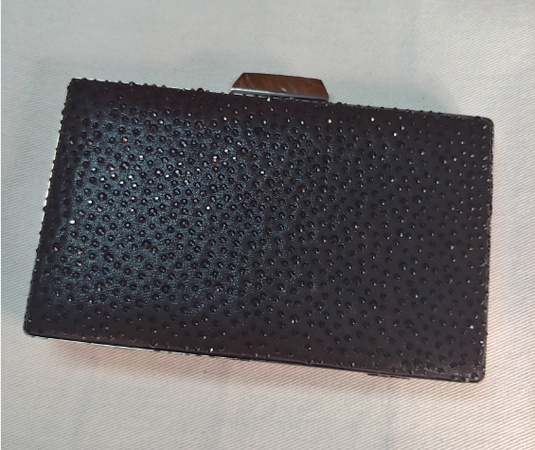 Серебристая вечерняя сумка с камушками