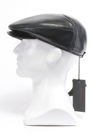 Кепка из кожи 010101