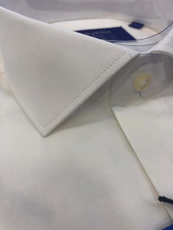 Erkeklerin gömlekleri