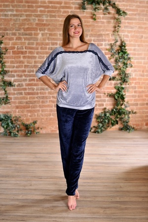 Костюмы женские