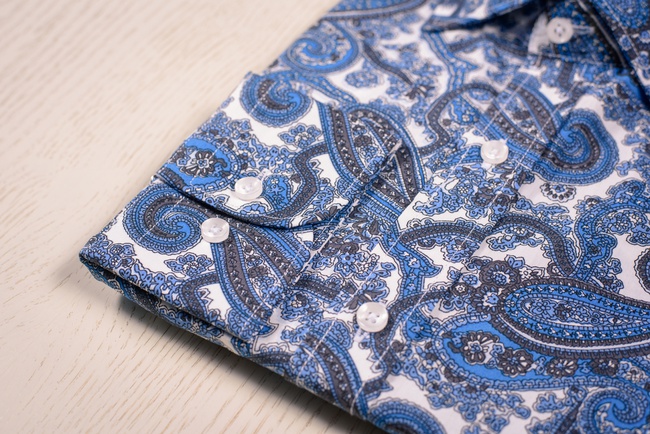 Erkekler ve çocuklar için gömlekler.