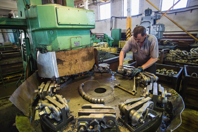 Запасные части для гусеничных тракторов, бульдозеров и экскаваторов
