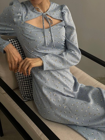 A kesim boyundan bağlamalı elbise