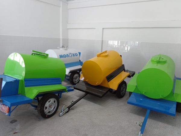 автоприцеп цистерна для пищевых жидкостей.