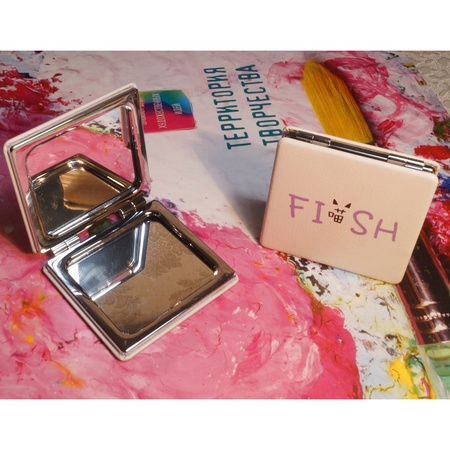 Çok renkli vinil kaplamalı katlanır kare çift cep aynası