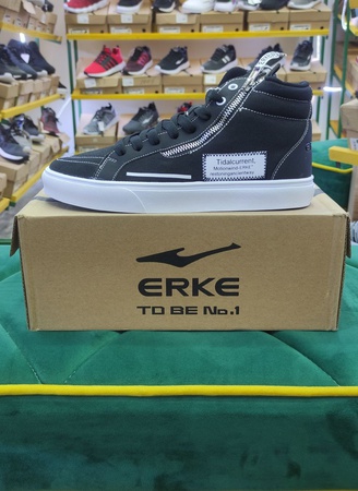 Брендовые кроссовки