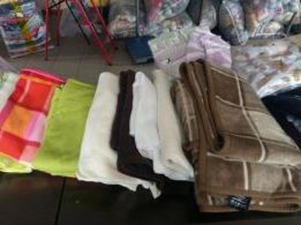 Домашний текстиль полотенца простыни пододеяльники наволочки постельное белье шторы тюли скатерти коврики секонд-хенд second-hand