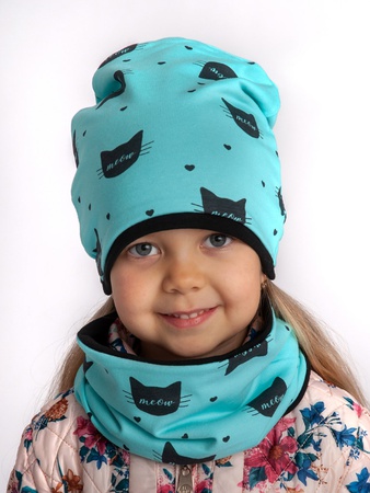 Eşarplı örme bebek şapkaları