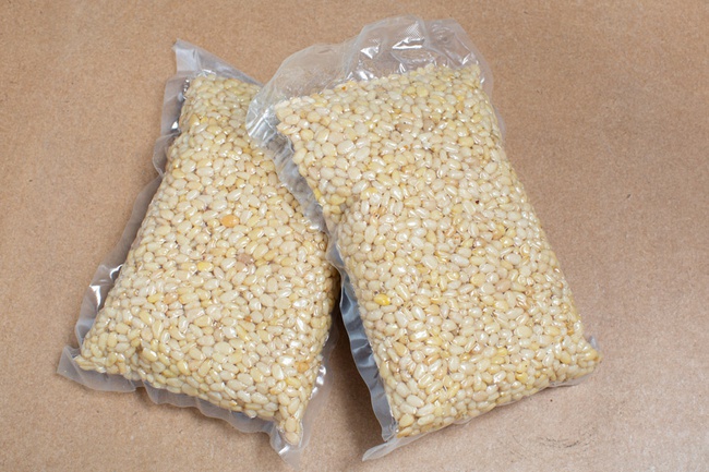 Premium peeled pine nuts - Russia