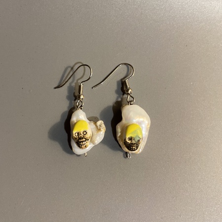 Seramik kafataslı doğal inci küpeler