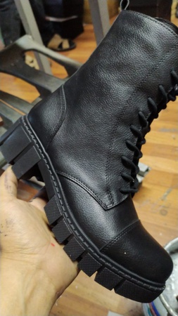 Кожаные женские сапоги