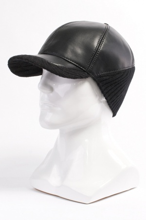 Бейсболка из кожи с трикотажем 680101