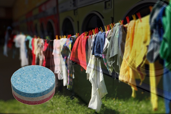 Renkli çamaşırları yıkamak için tabletler