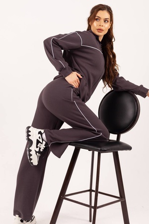 Женский спортивный костюм