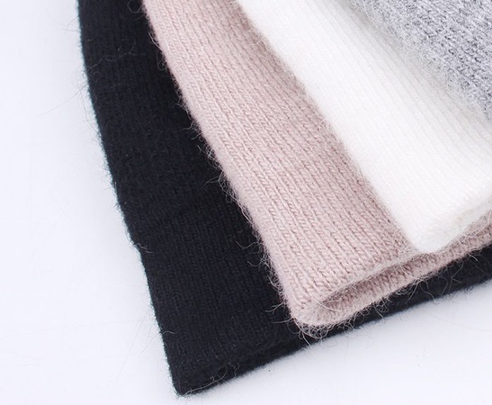 Женская шапка бини со стразами