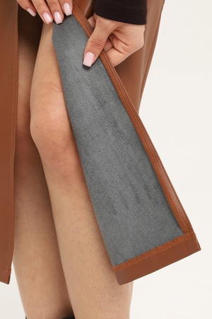 Кожаная юбка миди