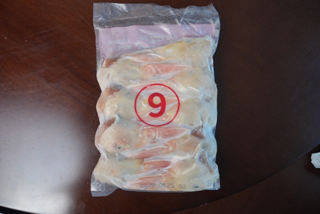 Целая курица и разделанная продукция, возможна изготовление упаковки по вашему запросу.