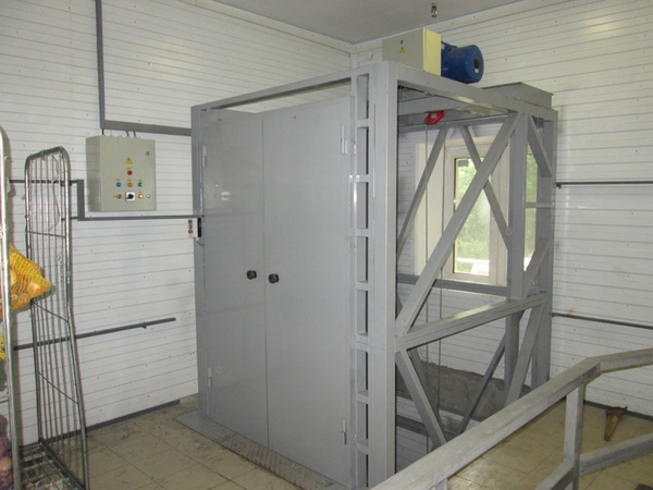 Шахтный грузовой подъемник