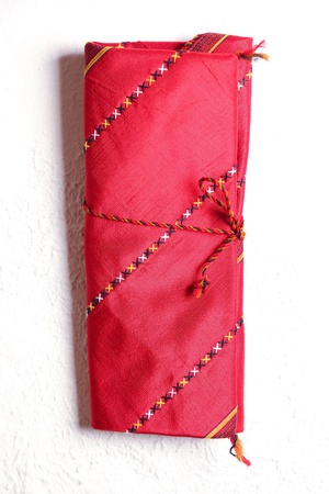 Элегантный красный клатч ручной работы