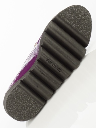 Siyah tabanlı cilalı mokasen