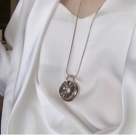 Колье с кулонами