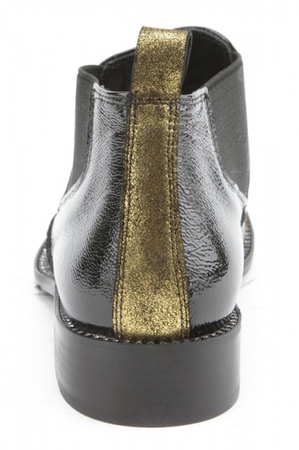 Patentstiefel mit schäbigem Umhang n084