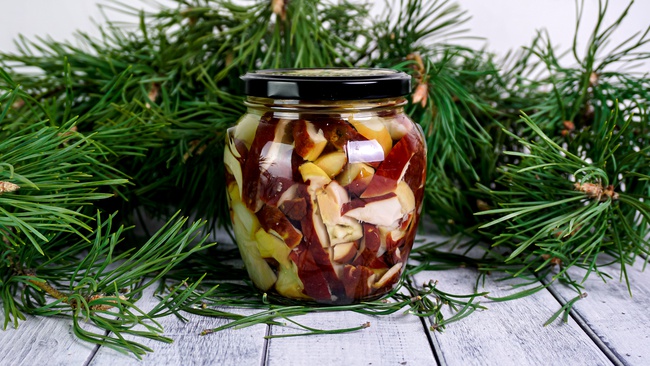 Маринованные белые грибы боровики резанные / ДАРЫ-ЮГРЫ-ХМАО / 250 гр