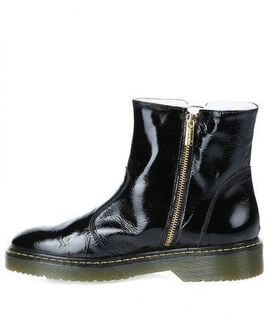 Siyah rugan bilekte bot S175