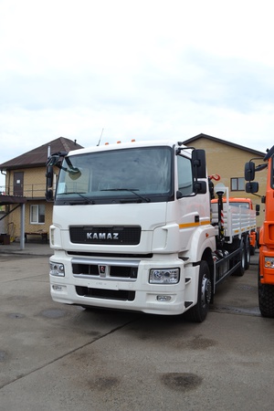 КамАЗ 65207 борт с кму Fassi