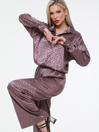 İki parçalı ipek takım elbise