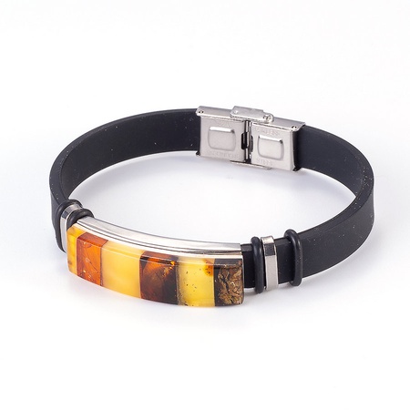 Браслет с контрастной мозаикой из натурального янтаря на каучуковом ремешке