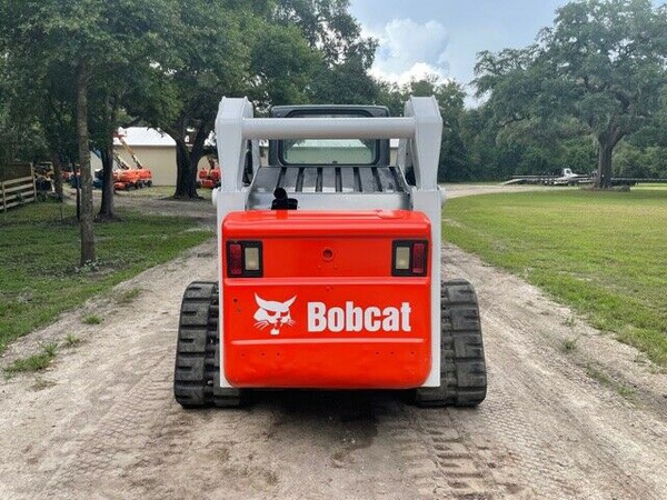 Погрузчик с бортовым поворотом Bobcat T300 - предварительные выбросы выхлопных газов 81 л.с. Kubota Diesel - готов к работе