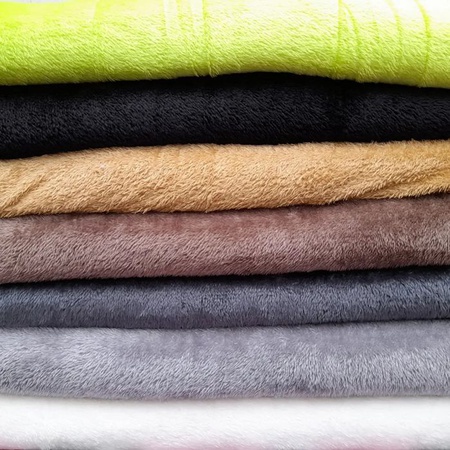 Oyuncak, battaniye vb. dikmek için peluş kumaş.
