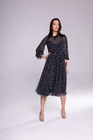 Шифоновое платье в горошек со сьемным поясом+комбинашка