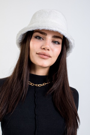 Плюшевая шапка-ведро