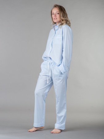 ПИЖАМА ИЗ ХЛОПКА С БРЮКАМИ И БЕЛЫМ КАНТОМ