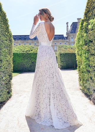 Vivian<br> Sırtı açık Anna RosyBrown ile dantel gelinlik