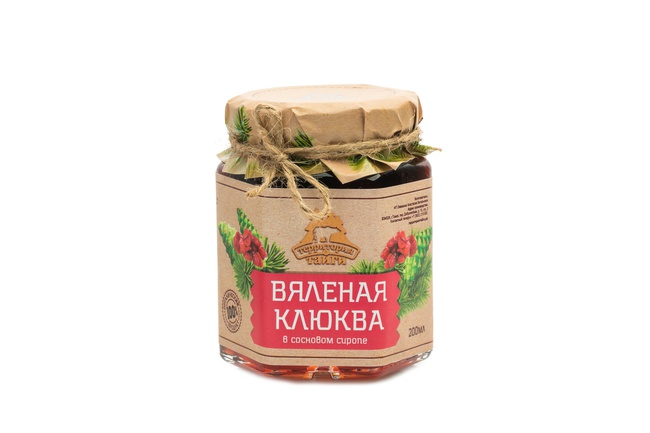 Таёжный десерт с ядром кедрового ореха и ягодой