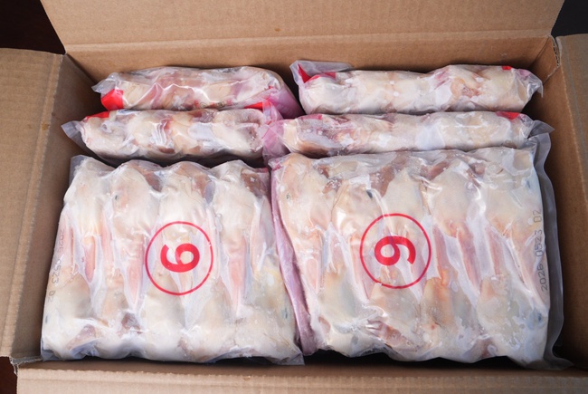 Целая курица и разделанная продукция, возможна изготовление упаковки по вашему запросу.
