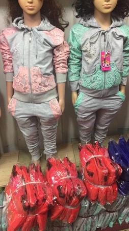 спортиный костюм девочки с гепюром (с замком)