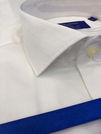 Erkeklerin gömlekleri