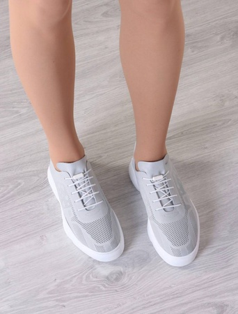 Кроссовки женские из кожи