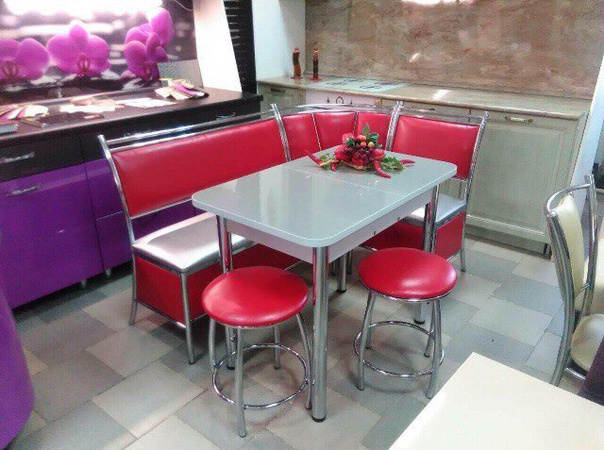 Sandalyeler köşeler tabureler