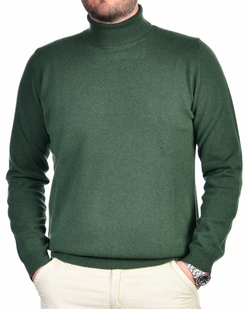 100% кашемировый свитер водолазкa с длинным рукавом, полностью произведенный в Италии.