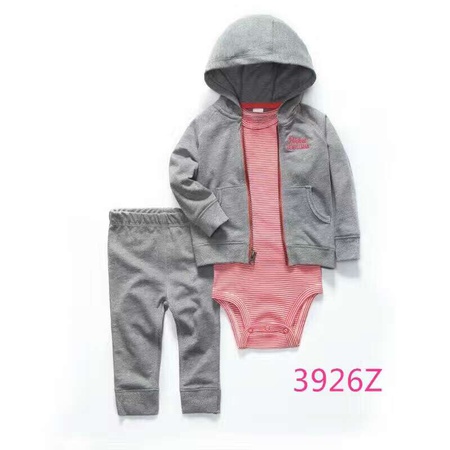 Üç parçalı set, rüzgarlık artı pantolon ve bodysuit