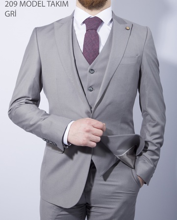 Мужские костюмы Emilio Saggezza