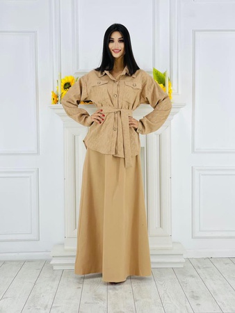 两件套衬衫夹克和裙子