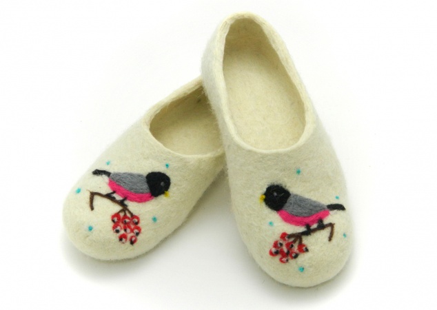 Женские тапочки «Снегири»