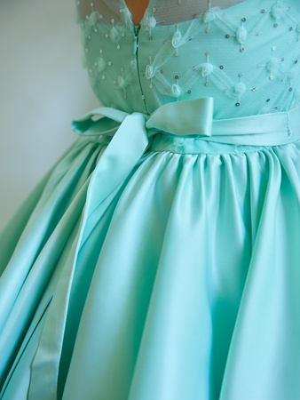 Платье нарядное для девочек с флокированным верхом и пышной атласной юбкой